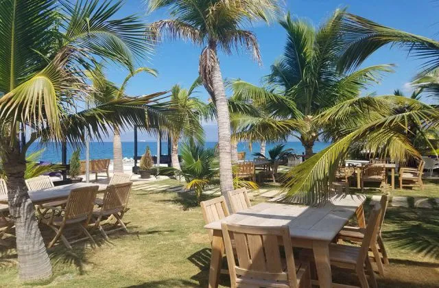 Hotel Ibiza Palmar de Ocoa jardin vue sur la baie de ocoa